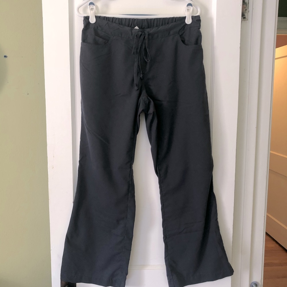 Grey’s anatomy gray scrub pants, medium-petite